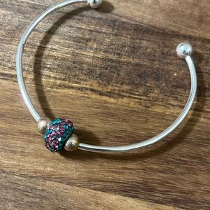 Elegant Silver Bracelet with Multicolor Bead